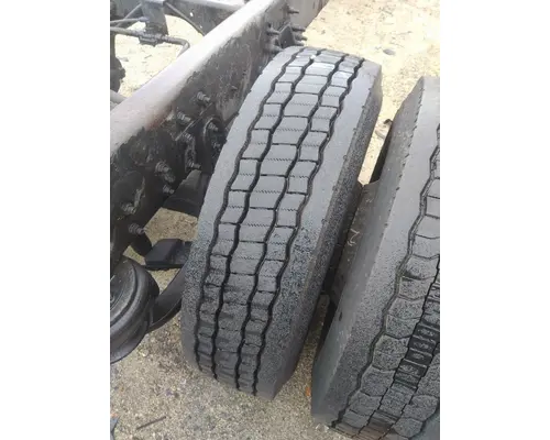 BRIDGESTONE 295/75R22.5 TIRE