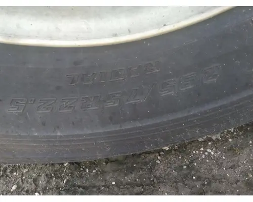 BRIDGESTONE 295/75R22.5 TIRE
