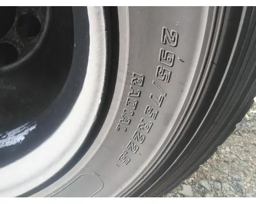 BRIDGESTONE 295/75R22.5 TIRE
