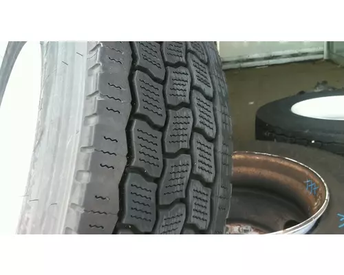 BRIDGESTONE 295/75R22.5 TIRE