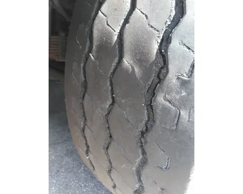 BRIDGESTONE 315/80R22.5 TIRE