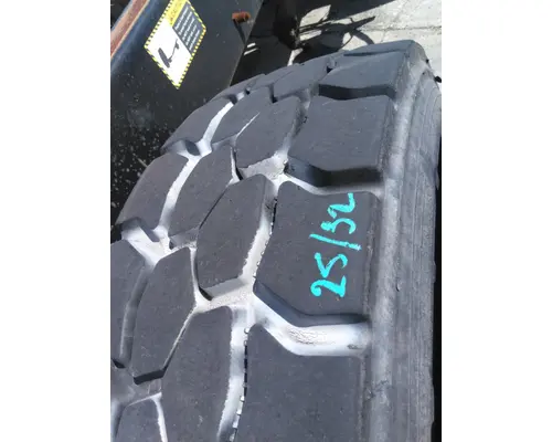 BRIDGESTONE 315/80R22.5 TIRE