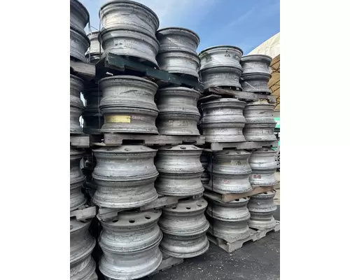 BUDD 22.5 11R Tire and Rim