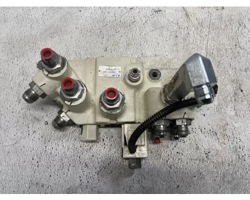 Bobcat S770 Equip Hydraulic Valve