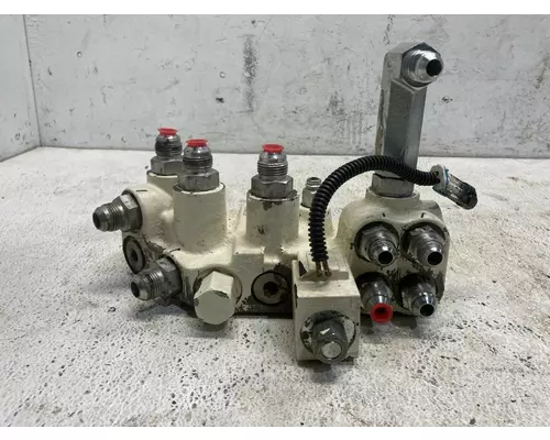 Bobcat S770 Equip Hydraulic Valve