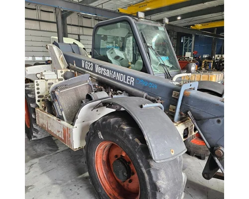Bobcat V623 Equip Boom