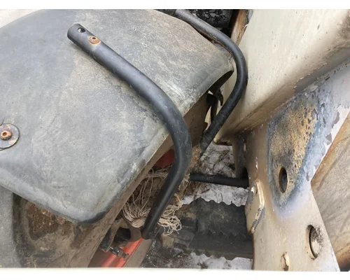 Bobcat V623 Equip Fender