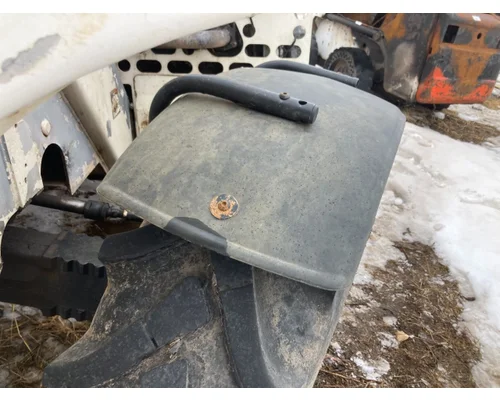Bobcat V623 Equip Fender