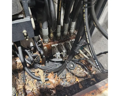 Bobcat V623 Equip Hydraulic Valve