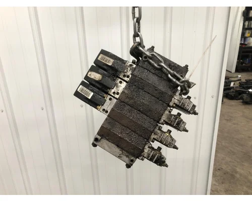 Bobcat V623 Equip Hydraulic Valve