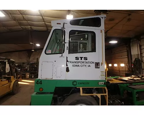 CAPACITY YARD SPOTTER Cab