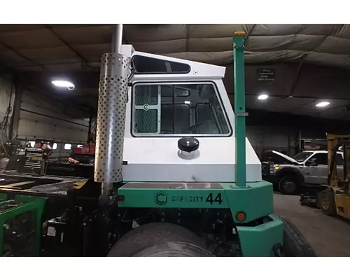 CAPACITY YARD SPOTTER Cab