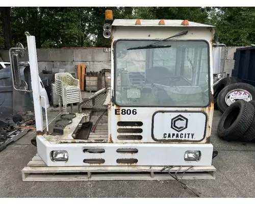 CAPACITY YARD SWITCHER Cab