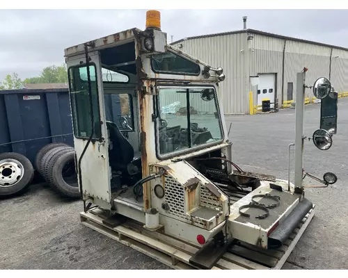 CAPACITY YARD SWITCHER Cab