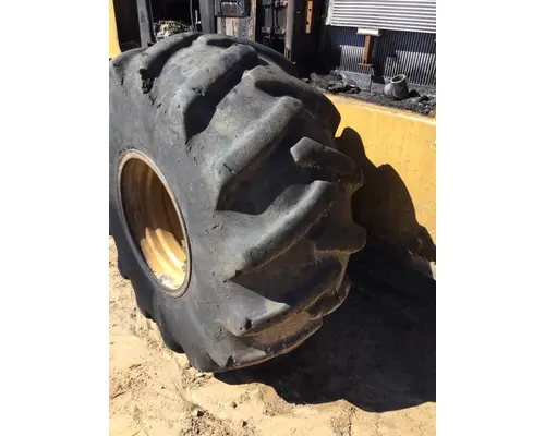 CATERPILLAR 28X1X26 20 LUG TIRE & RIMS