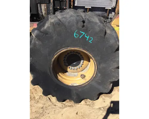 CATERPILLAR 28X1X26 20 LUG TIRE & RIMS