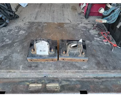 CATERPILLAR 3126 Engine Mounts