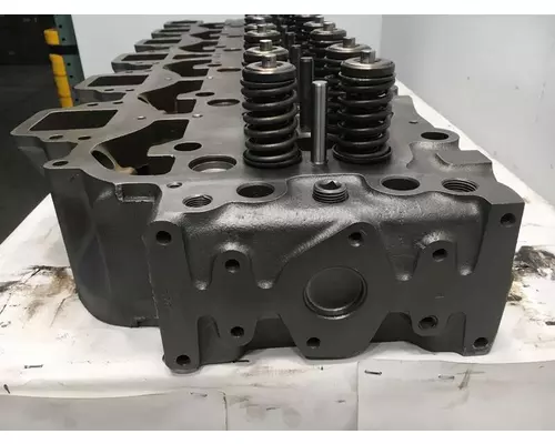 CATERPILLAR 3406B Engine Cylinder Head