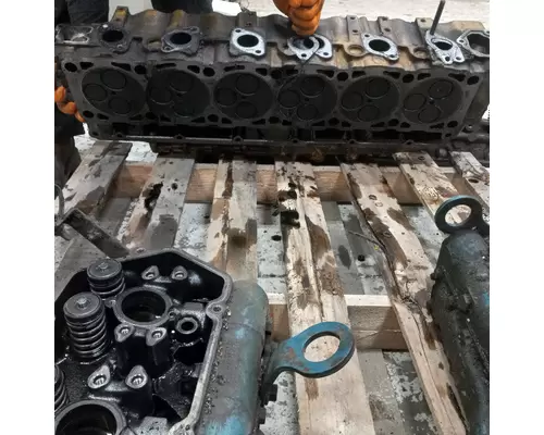 CATERPILLAR C7 Cylinder Head