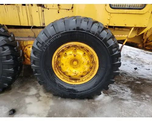 CAT 120 Equip Tire and Rim