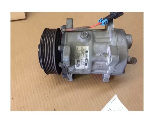 CAT 3116 Air Conditioner Compressor