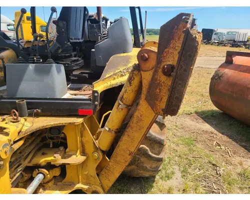 CAT 416C Equip Outrigger