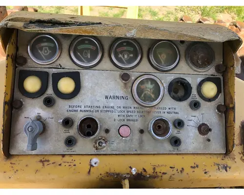 CAT 825B Equip Instrument Cluster