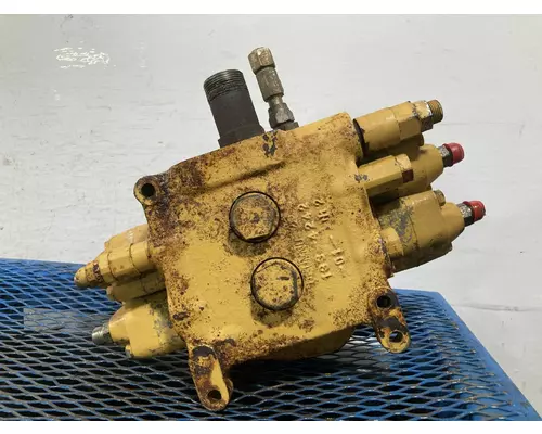 CAT 928G Equip Hydraulic Valve