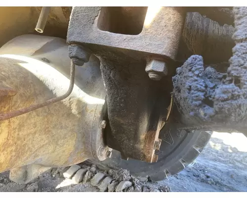 CAT 930 Equip Axle Pivot Mount