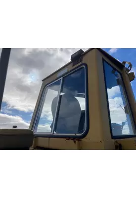 CAT 930 Equip Back Glass