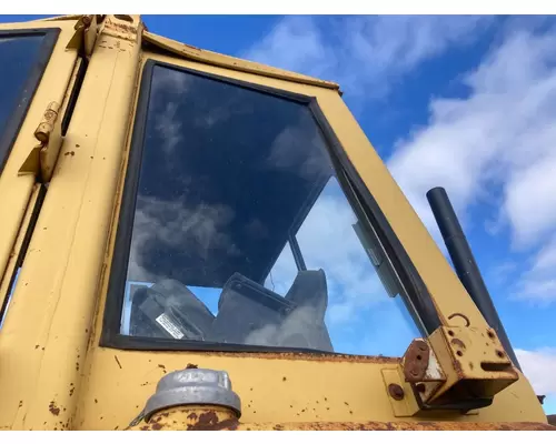 CAT 930 Equip Side Glass