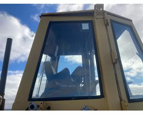 CAT 930 Equip Side Glass