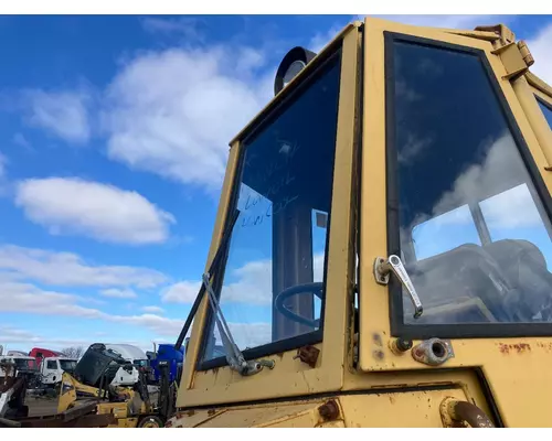 CAT 930 Equip Windshield Glass