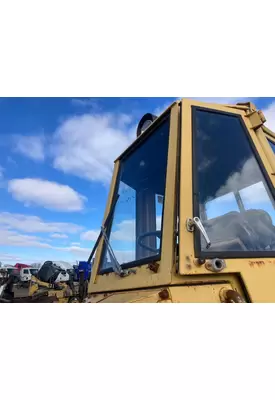 CAT 930 Equip Windshield Glass