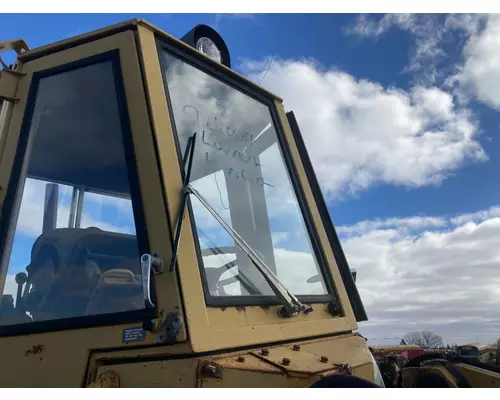 CAT 930 Equip Windshield Glass