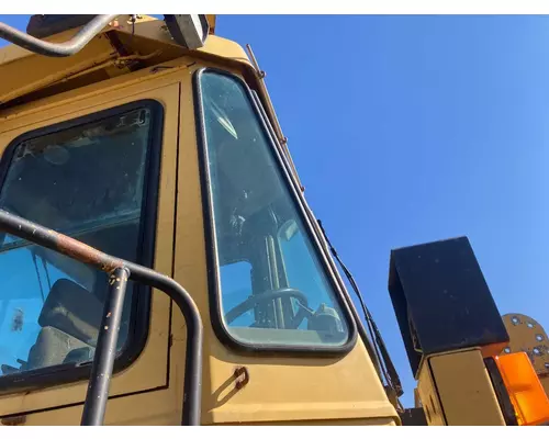 CAT 950F Equip Side Glass