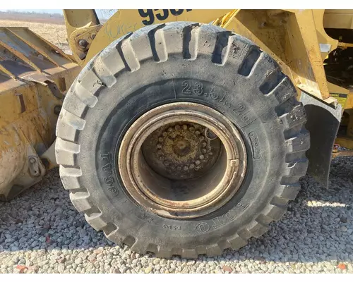 CAT 950F Equip Tire and Rim