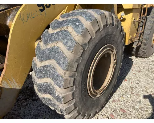 CAT 950F Equip Tire and Rim