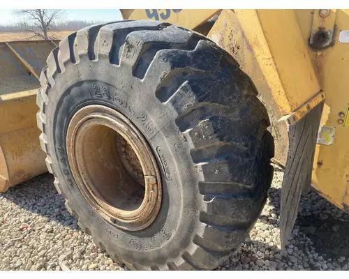 CAT 950F Equip Tire and Rim