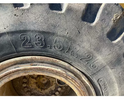 CAT 950F Equip Tire and Rim