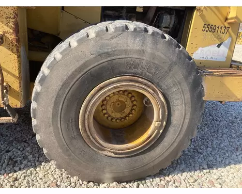 CAT 950F Equip Tire and Rim