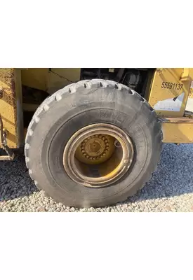 CAT 950F Equip Tire and Rim