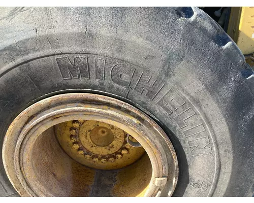 CAT 950F Equip Tire and Rim