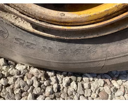 CAT 950F Equip Tire and Rim