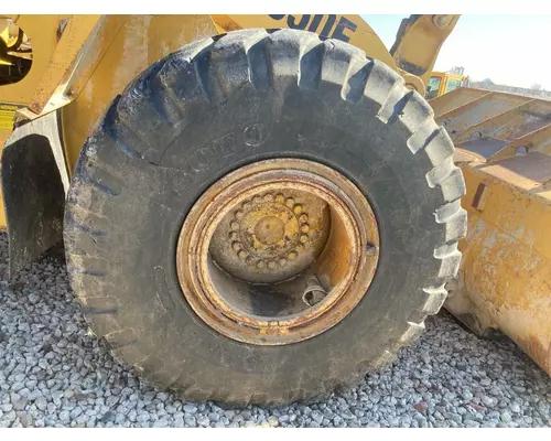 CAT 950F Equip Tire and Rim