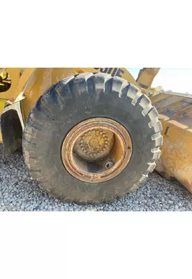 CAT 950F Equip Tire and Rim