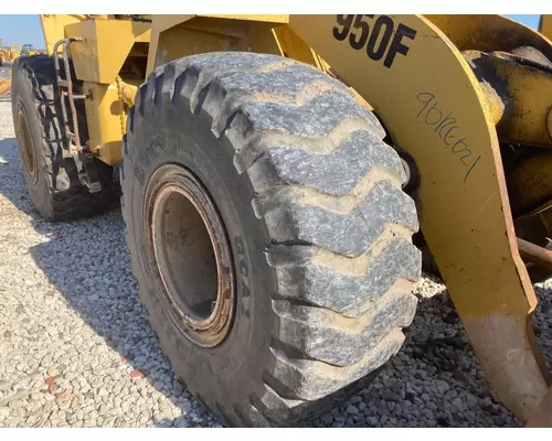 CAT 950F Equip Tire and Rim