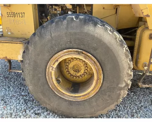 CAT 950F Equip Tire and Rim