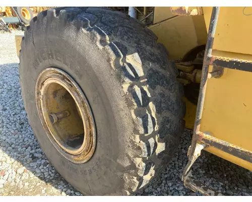 CAT 950F Equip Tire and Rim