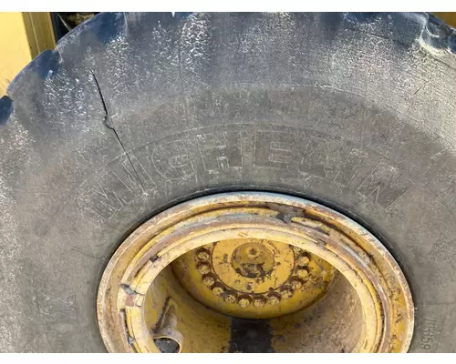 CAT 950F Equip Tire and Rim